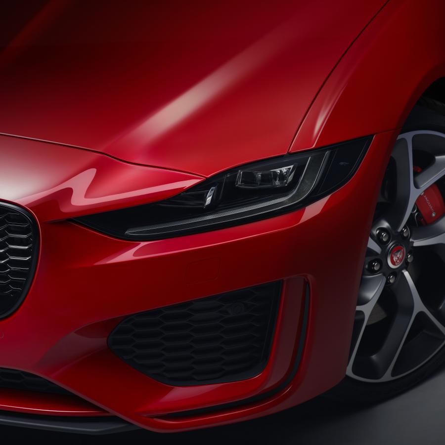 Детали экстерьера Jaguar XE P300 R-Dynamic 2019 года  (WW) (фото 17 из 51)